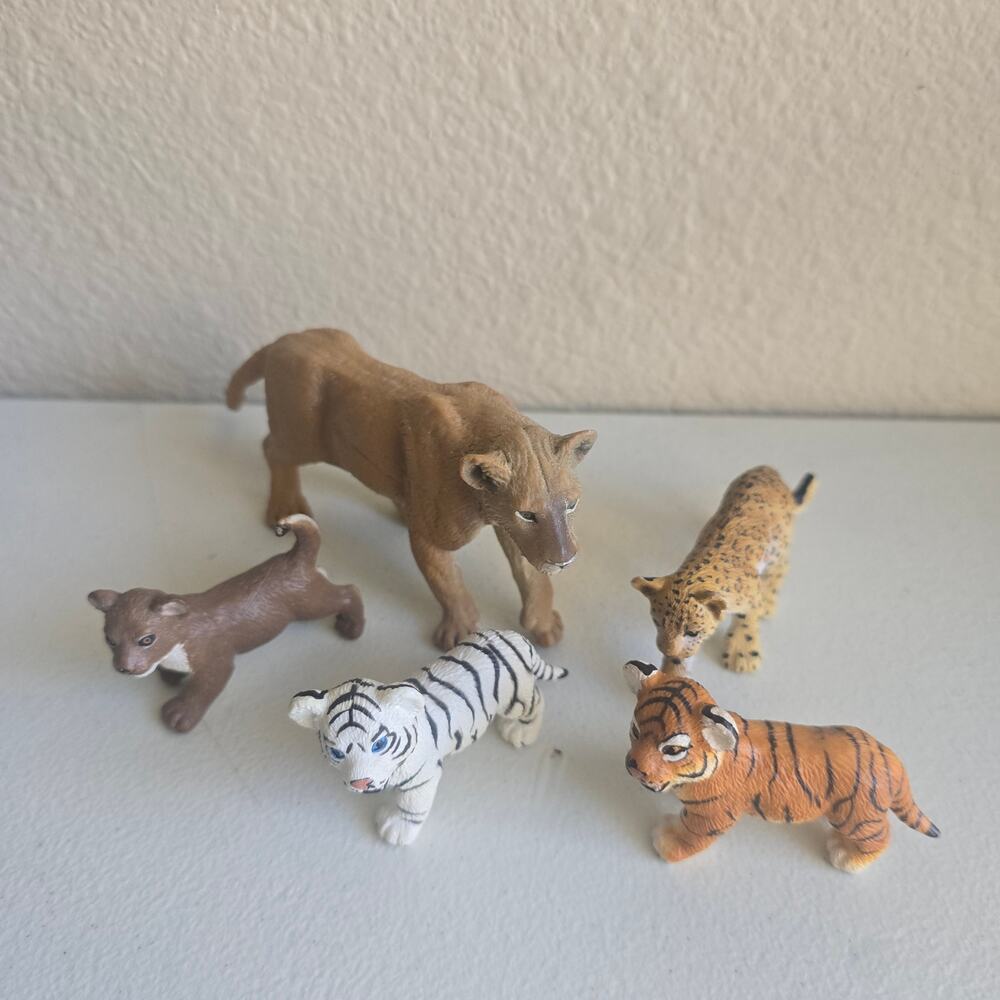 Safari Ltd. Lion, Lion Cub, Bengal Tiber Cubs, Cheetah Cub Bundle 2006 2007 2008